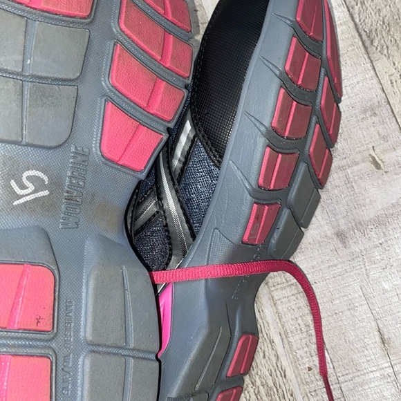 Wolverine shoes size 7 1/2 wide pink & black color - Picture 7 of 9